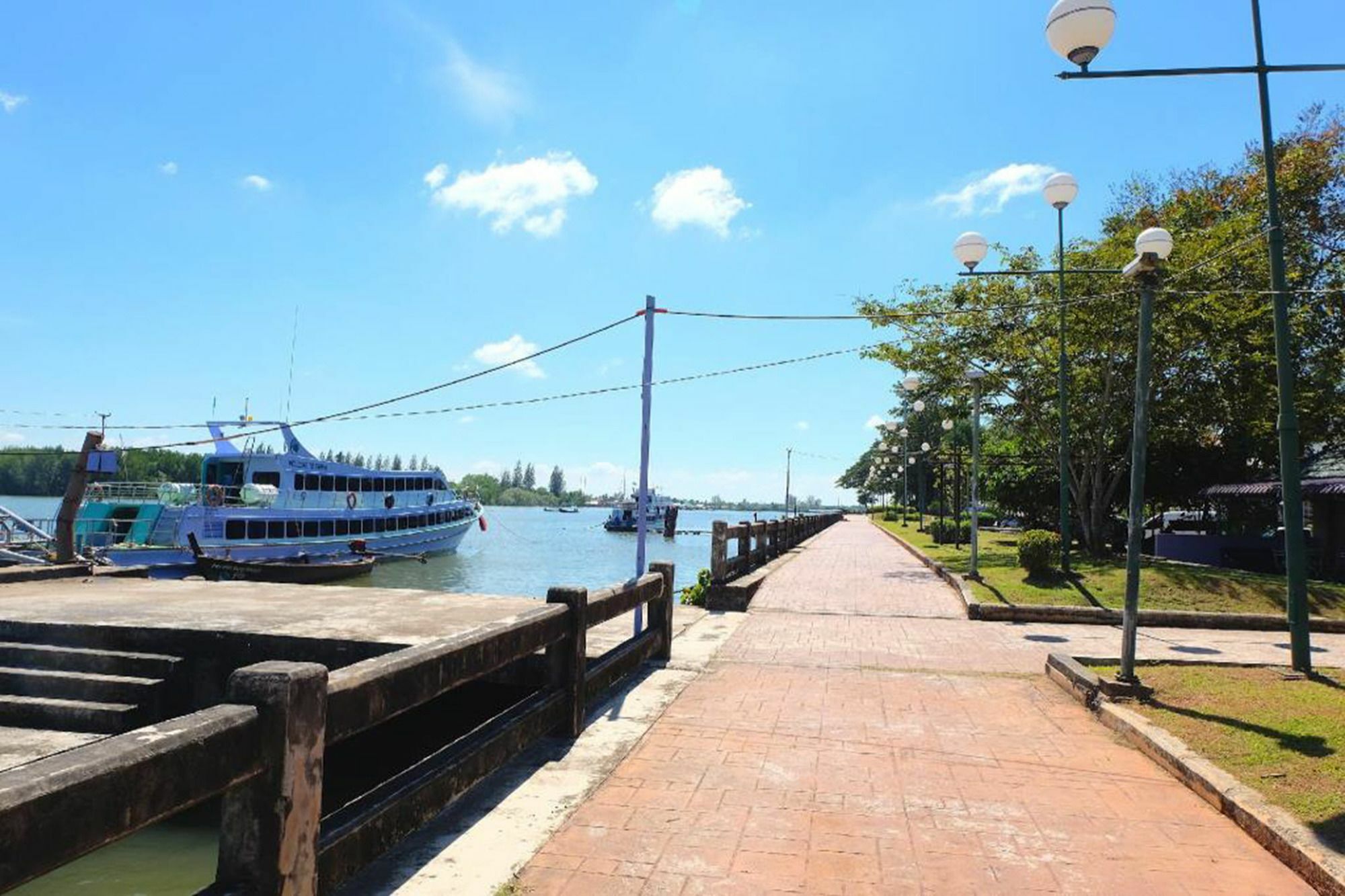 Krabi Marina Seaview Hotel Bagian luar foto