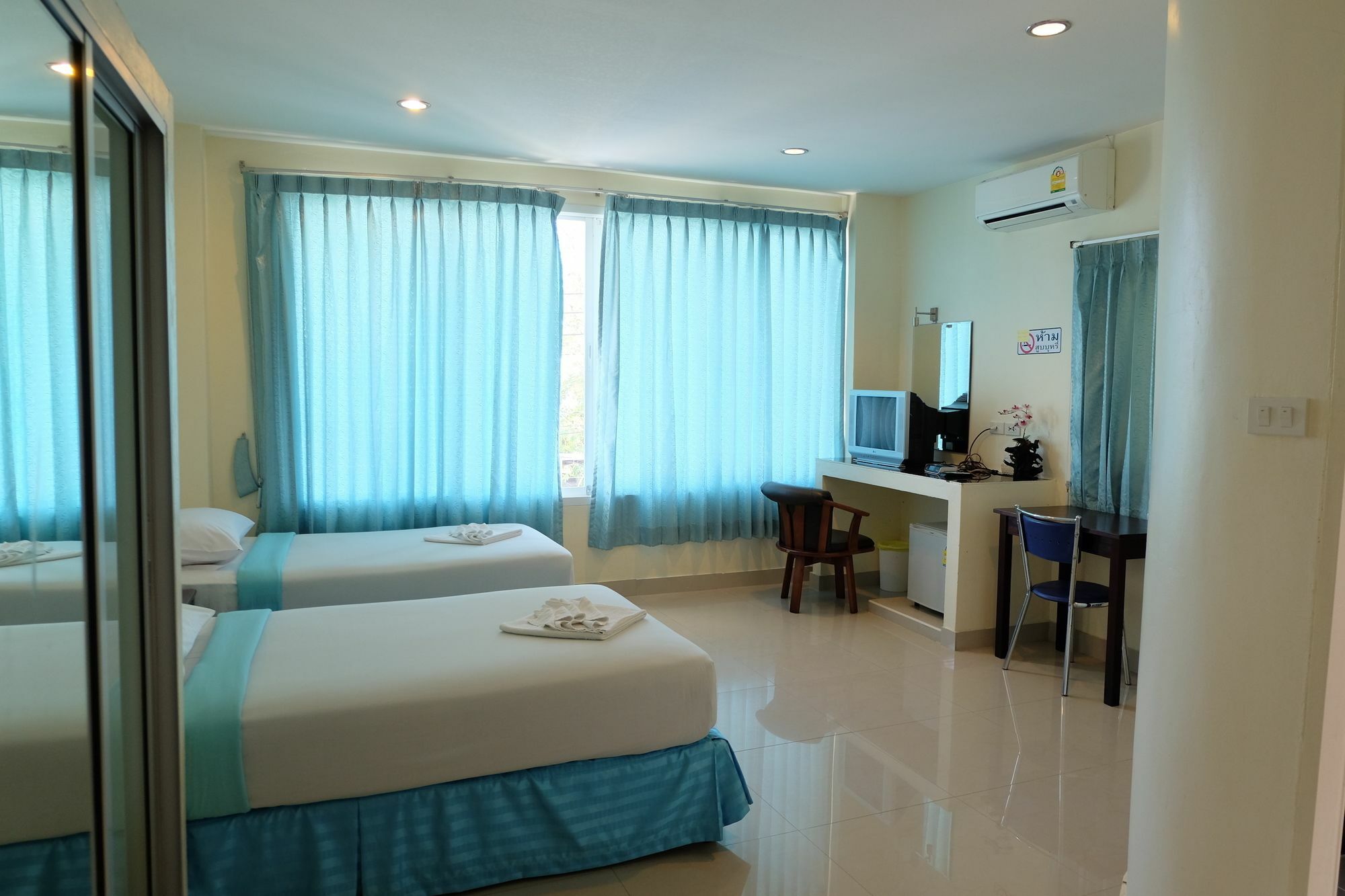 Krabi Marina Seaview Hotel Bagian luar foto