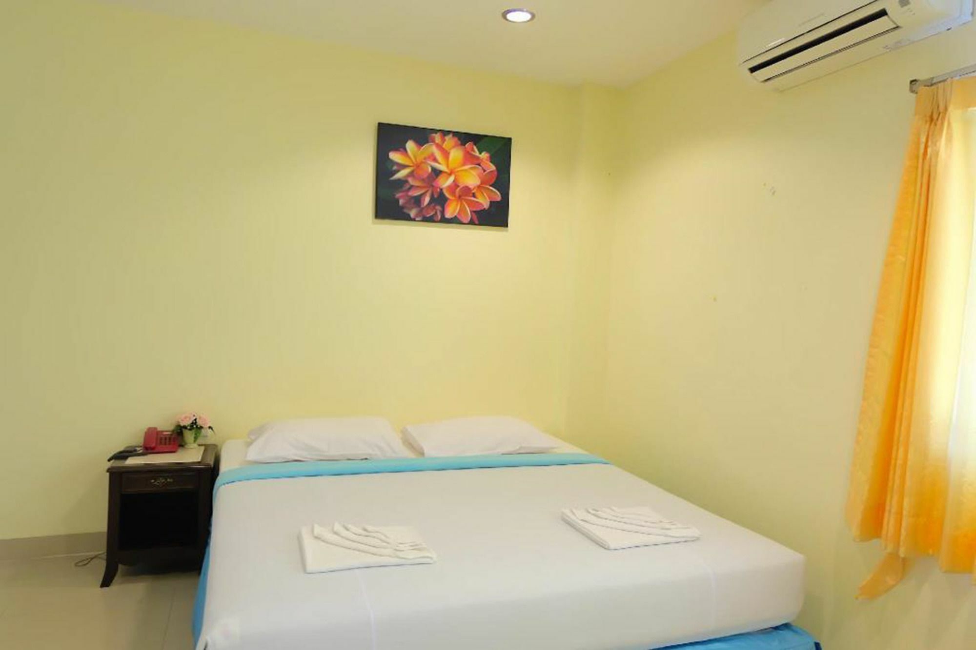 Krabi Marina Seaview Hotel Bagian luar foto