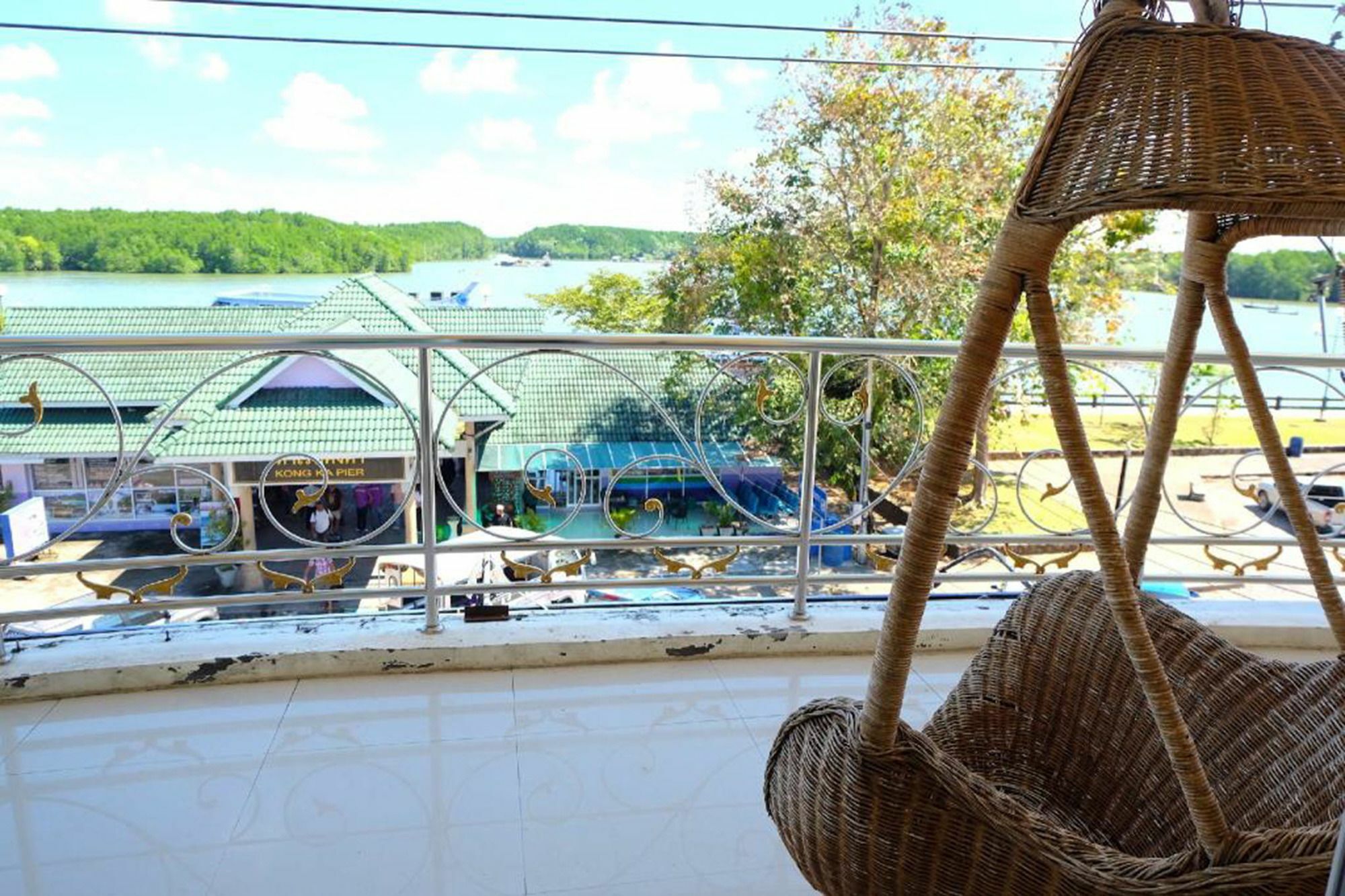 Krabi Marina Seaview Hotel Bagian luar foto