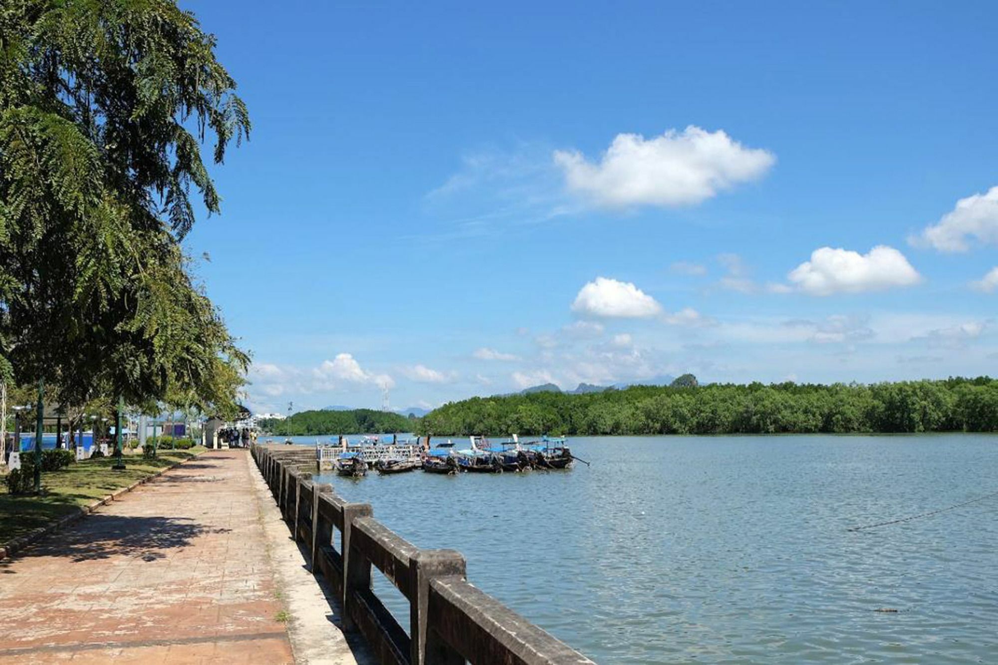Krabi Marina Seaview Hotel Bagian luar foto